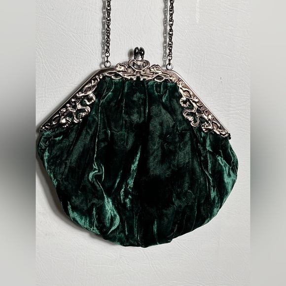 Vintage Elegant Green Velvet Evening Bag - Picture 1 of 11